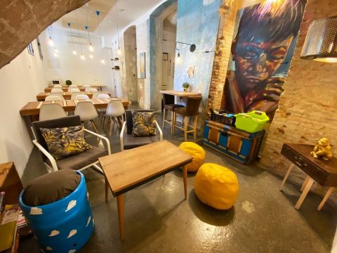 Street Art Cafe y Coworking