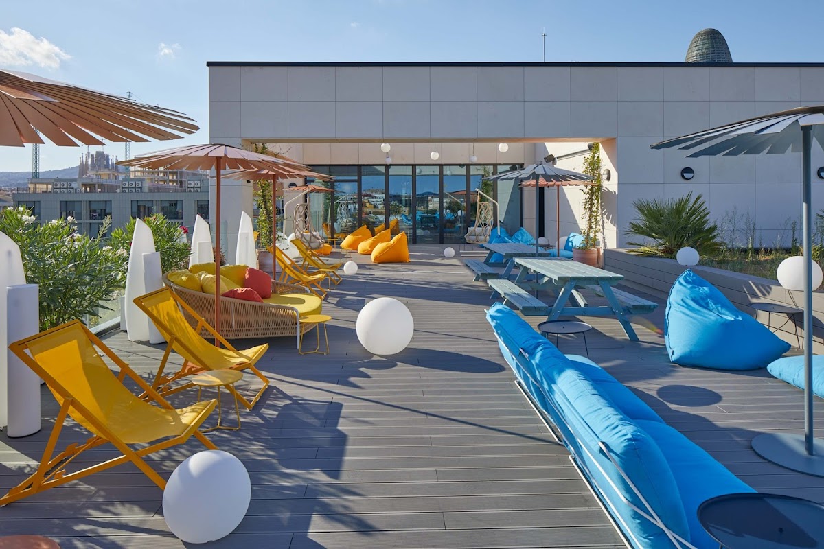 Wojo Coworking Barcelona Poblenou - Alquiler oficinas y salas de reuniones