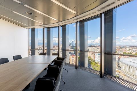 First workplaces: oficinas y espacios de coworking en Torre Europa