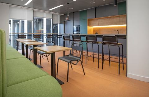 First workplaces: oficinas y espacios de coworking en Torre Europa
